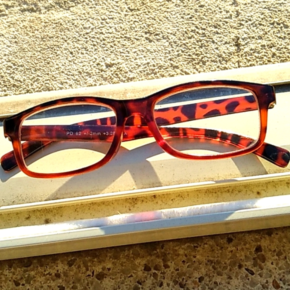 Reading glasses PD 62 +/-2mm +3.25 China